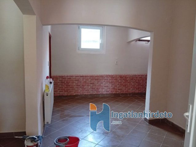 Eladó téglalakás, Hatvanban 27 M Ft, 3 szobás