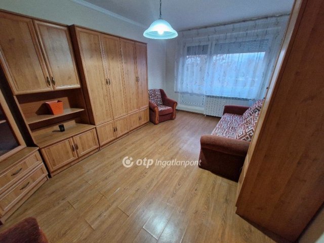 Eladó panellakás, Szekszárdon 31.9 M Ft, 2 szobás