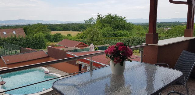 Eladó családi ház, Csömörön, Szegfű utcában 268.9 M Ft