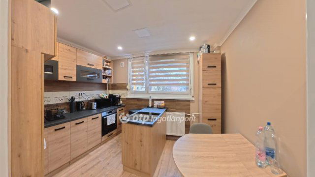 Eladó panellakás, Tiszaújvárosban 38.9 M Ft, 2 szobás