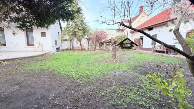 Eladó családi ház, Kecskeméten 237 M Ft, 8 szobás