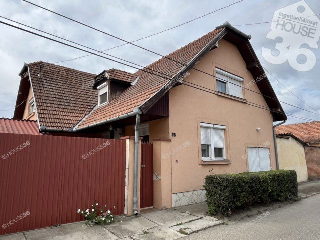 Eladó családi ház, Kiskunfélegyházán 64.9 M Ft, 6 szobás