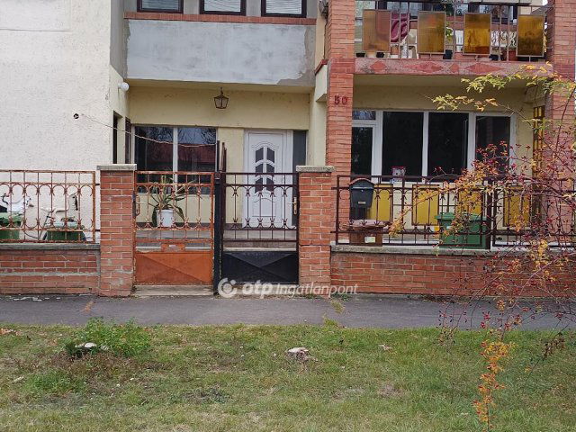 Eladó családi ház, Békésen 30 M Ft, 3 szobás