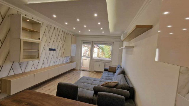 Eladó panellakás, Szegeden 56.9 M Ft, 2+1 szobás