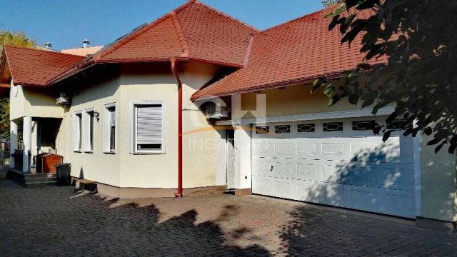 Eladó családi ház, Székesfehérvárott 198 M Ft, 5 szobás
