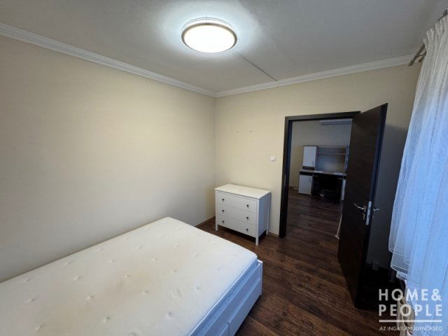 Eladó téglalakás, Szegeden 59 M Ft, 3 szobás