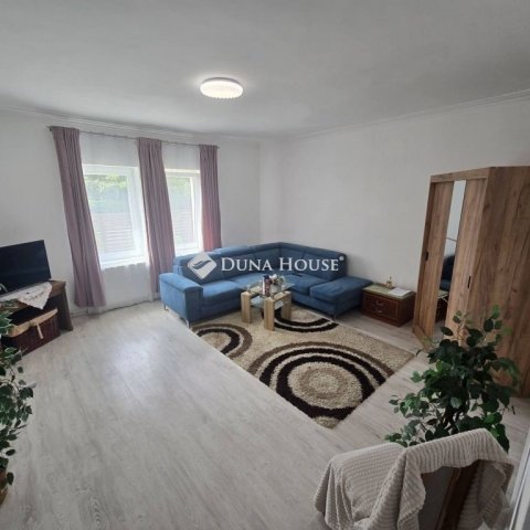 Eladó ikerház, Gödöllőn 224 M Ft, 7 szobás