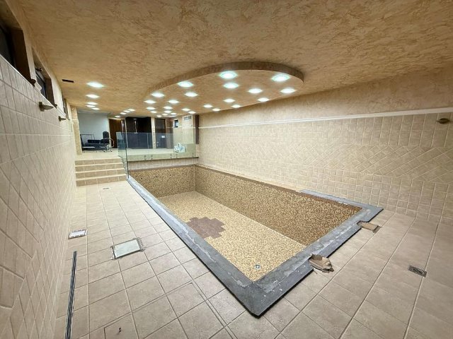 Eladó családi ház, Szentendrén 224.9 M Ft, 9 szobás