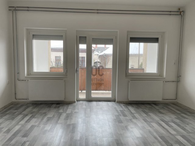 Eladó téglalakás, Abonyban 47 M Ft, 3 szobás