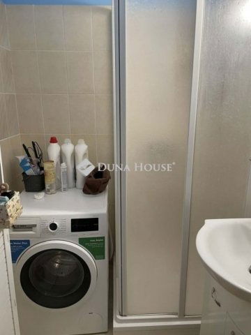 Eladó panellakás, Pécsett 53.99 M Ft, 2 szobás