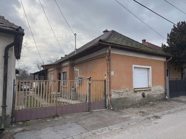 Eladó téglalakás, Székesfehérvárott 42.999 M Ft, 2 szobás