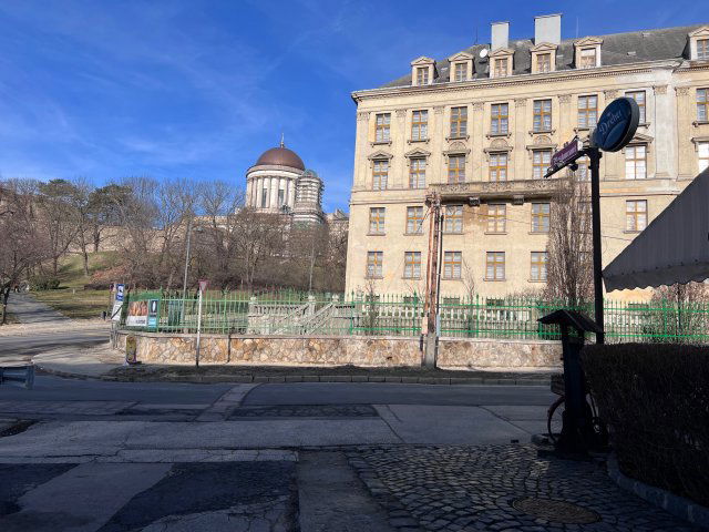 Eladó hotel, Esztergomban 320 M Ft, 11 szobás