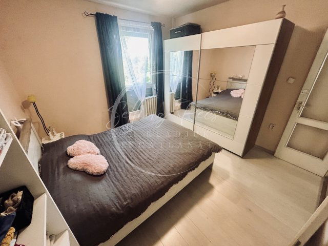 Eladó panellakás, Pécsett, Csikor Kálmán utcában 48.58 M Ft