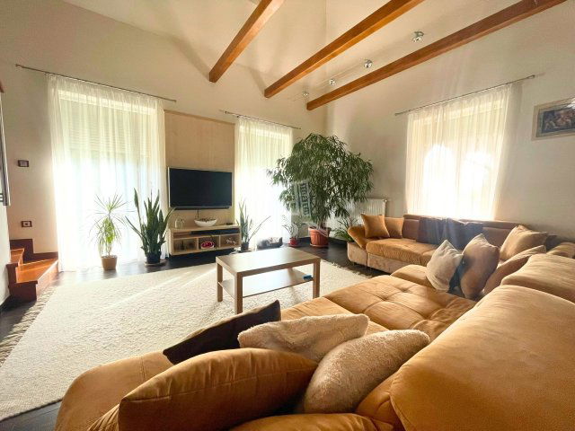 Eladó családi ház, Őrbottyánban 169.9 M Ft, 5+1 szobás