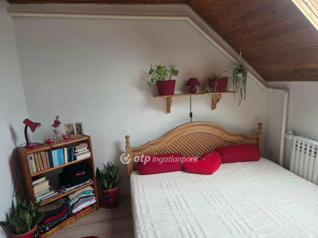 Eladó családi ház, Újszászon 29.9 M Ft, 4 szobás