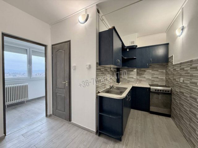 Eladó panellakás, Oroszlányban, Népek barátsága utcában