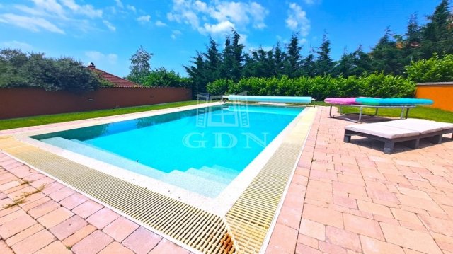 Eladó családi ház, Őrbottyánban 204 M Ft, 6 szobás