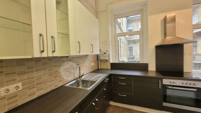 Eladó téglalakás, VII. kerületben, Wesselényi utcában