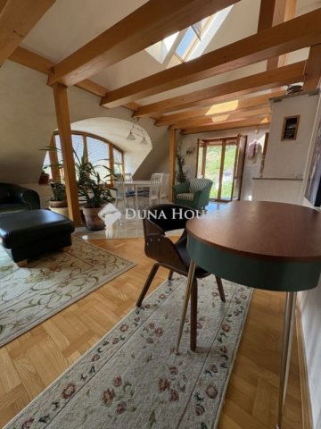 Eladó családi ház, Pécsett 211 M Ft, 10 szobás