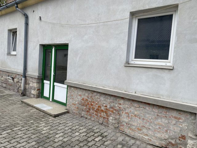 Eladó iroda, Sopronban 28.45 M Ft, 4 szobás / költözzbe.hu