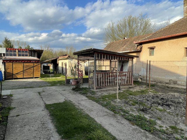 Eladó családi ház, Tiszadadán 25 M Ft, 2 szobás