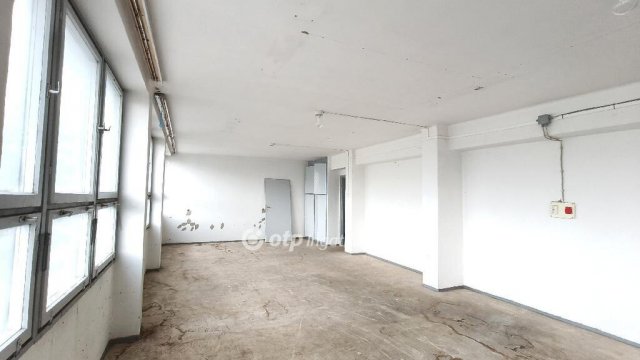Eladó ipari ingatlan, Dunaújvárosban 60 M Ft