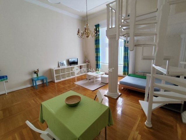 Eladó téglalakás, Budapesten, VI. kerületben 99.9 M Ft, 2 szobás
