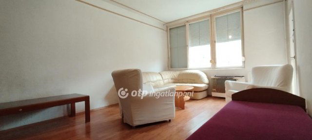 Eladó panellakás, Jászberényben 27.8 M Ft, 1+1 szobás