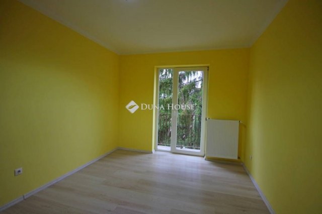 Eladó téglalakás, Komlón 18.9 M Ft, 2 szobás