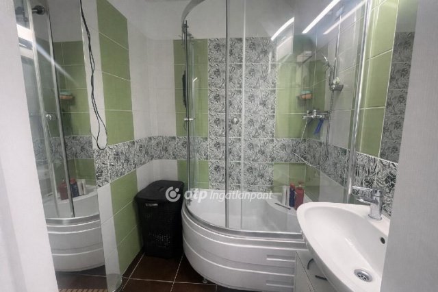 Eladó panellakás, Debrecenben 69.9 M Ft, 1+2 szobás