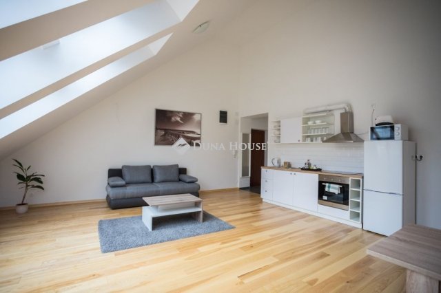 Eladó téglalakás, Budapesten, VII. kerületben 139 M Ft, 3 szobás