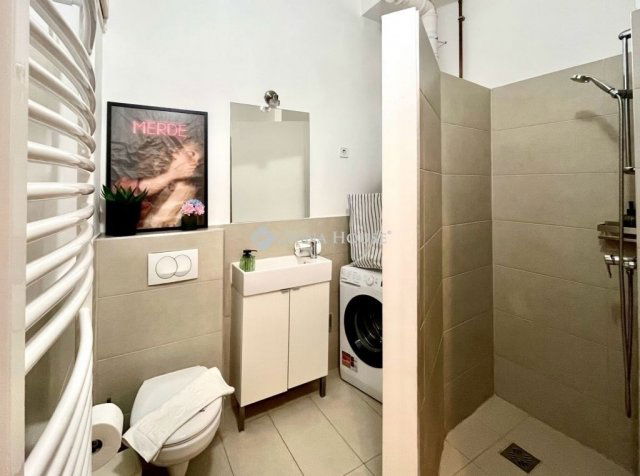 Eladó téglalakás, Budapesten, VI. kerületben 150 M Ft, 4 szobás