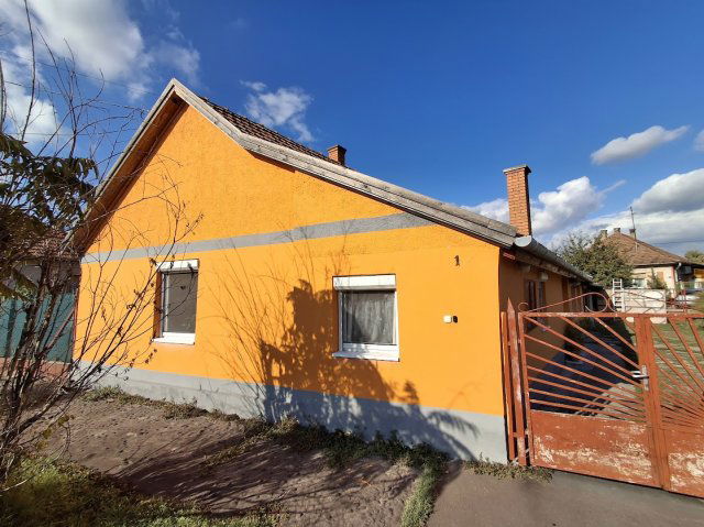 Eladó családi ház, Cegléden 34 M Ft, 2+1 szobás