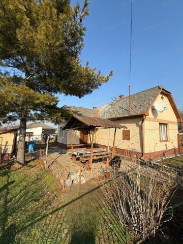 Eladó családi ház, Hajdúsámsonon 33.99 M Ft, 2 szobás