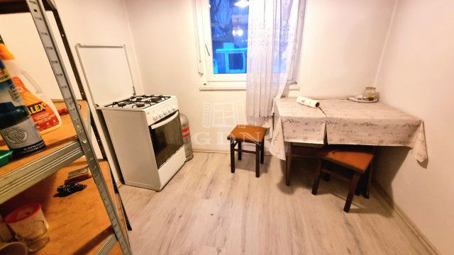 Eladó családi ház, Solymáron 89 M Ft, 2 szobás