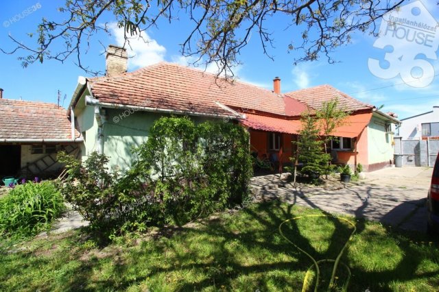 Eladó családi ház, Akasztón 17 M Ft, 2 szobás
