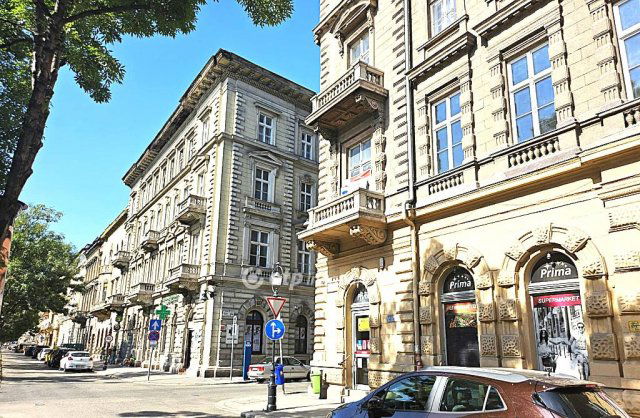 Eladó téglalakás, Budapesten, VI. kerületben 83.9 M Ft, 2 szobás