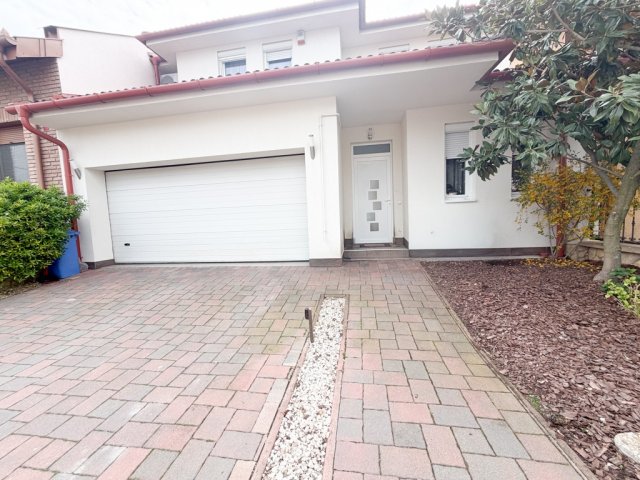 Eladó családi ház, Debrecenben 205 M Ft, 5 szobás