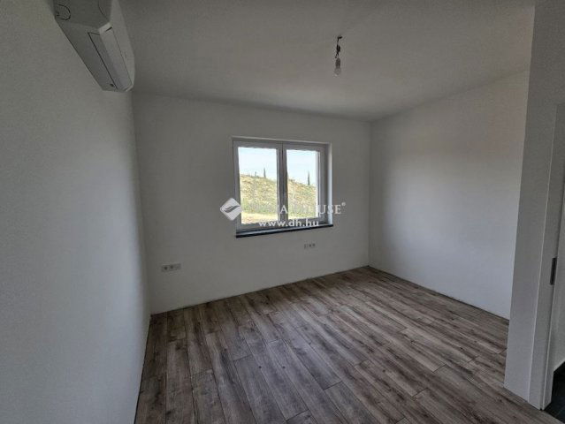 Eladó családi ház, Pécsett 129.9 M Ft, 4 szobás