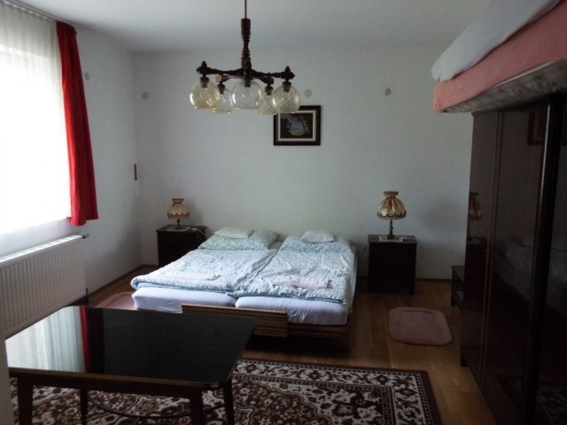 Eladó családi ház, Révfülöpön 240 M Ft, 5 szobás