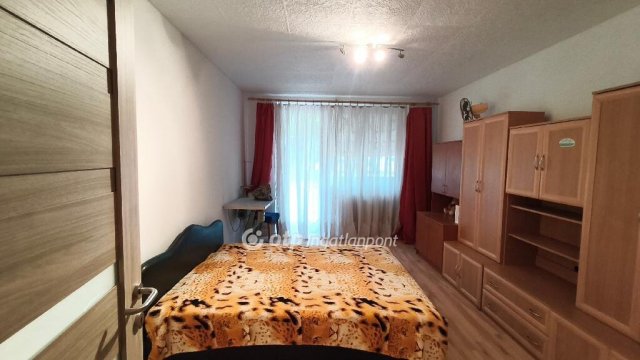 Eladó panellakás, Dunaújvárosban 34.9 M Ft, 2 szobás