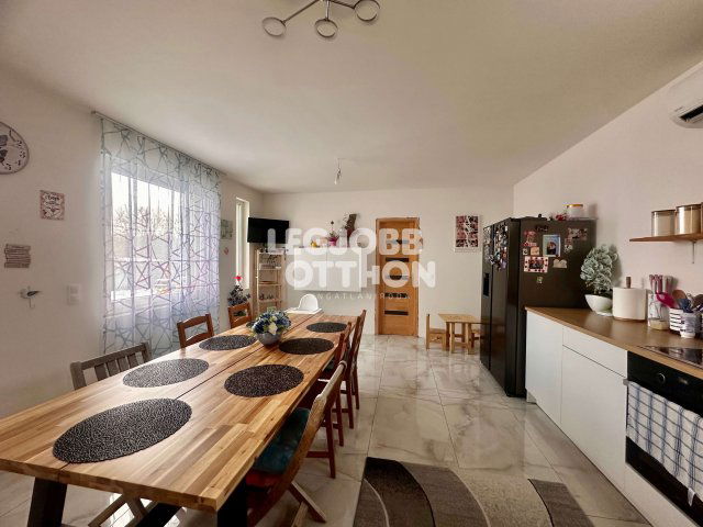 Eladó családi ház, Cegléden 63.5 M Ft, 3 szobás