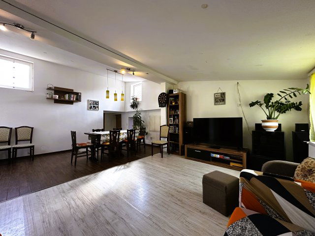 Eladó családi ház, Pécsett 75 M Ft, 4 szobás