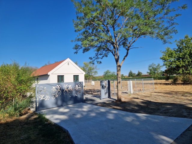 Eladó családi ház, Gönyűn 115 M Ft, 4+1 szobás
