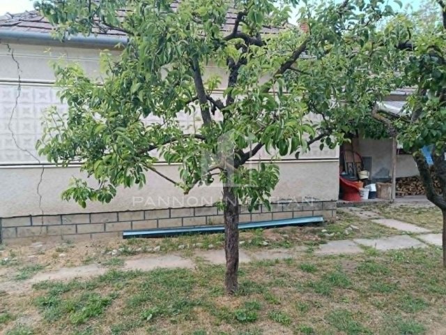 Eladó családi ház, Iszkázon 29.5 M Ft, 4 szobás