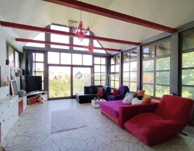 Eladó családi ház, Pécsett 115 M Ft, 4+1 szobás