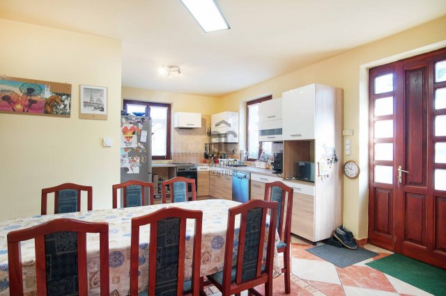 Eladó családi ház, Pomázon 119.9 M Ft, 5 szobás