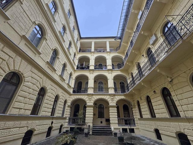 Eladó téglalakás, VI. kerületben, Vörösmarty utcában