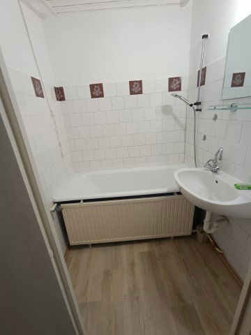 Kiadó panellakás, albérlet, Székesfehérvárott 130 E Ft / hó