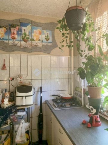 Eladó panellakás, Szegeden 69 M Ft, 3 szobás